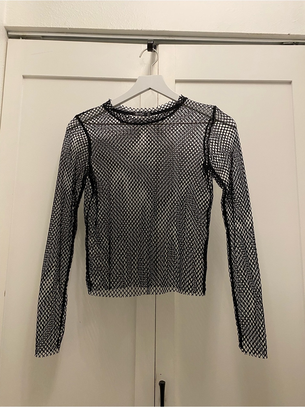 Bershka Black Fishnet Long-Sleeve Crop Top - Picture 4 of 9
